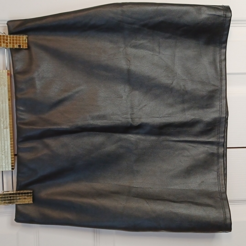 Seduction Black Leatherlike Mini Skirt - Picture 3 of 6